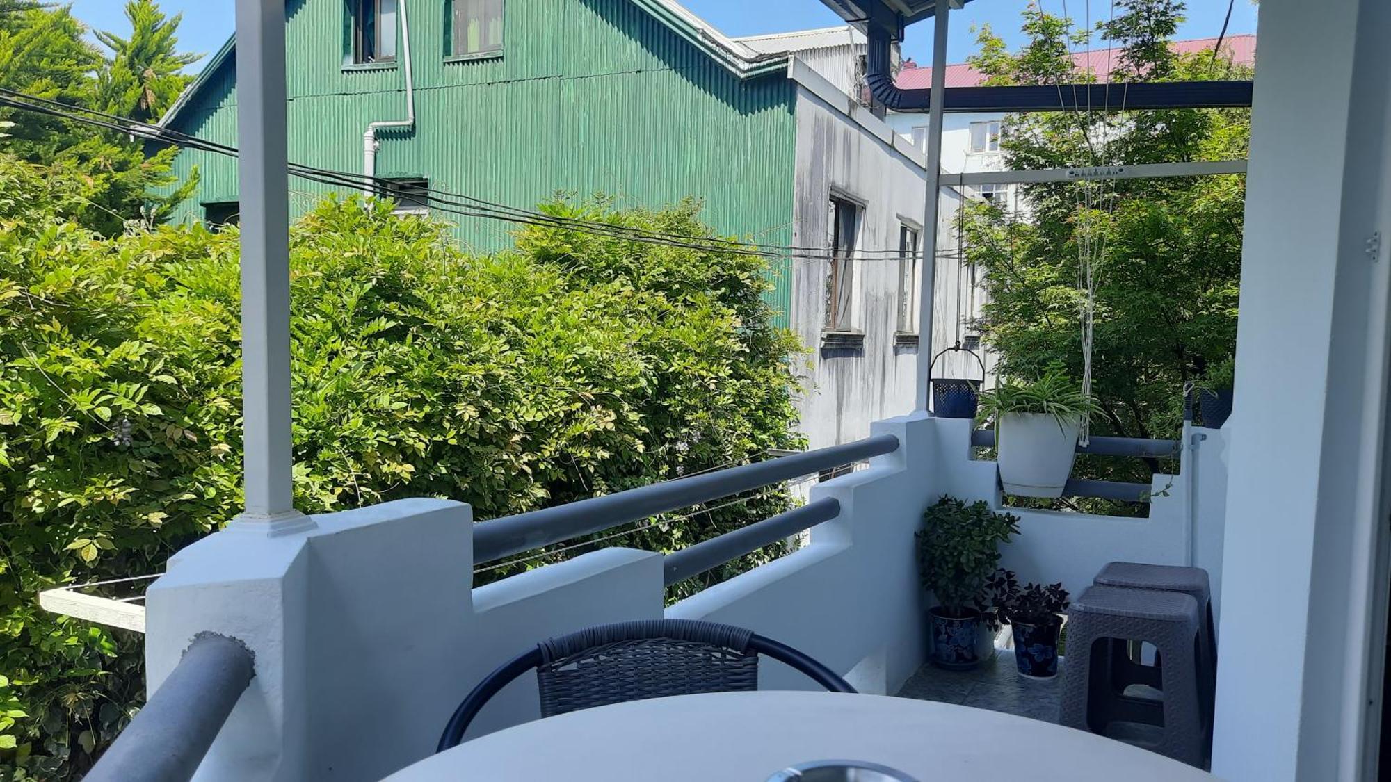 Guesthouse Next To Beach Batumi Exterior photo